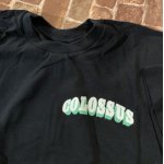 画像: [Lサイズのみ] COLOSSUS - Logo Tシャツ (黒) [Tシャツ]