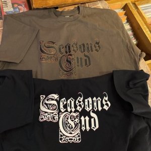 画像1: SEASONS END - Logo Tシャツ + A Demonstration of the Seasons Combo(黒/オリーブ) [Tシャツ / Tシャツ+CD]